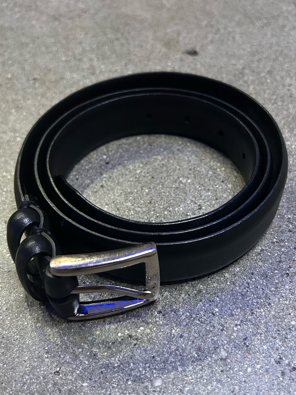 Classic Black Leather Men's Belt - Picture 2 of 9